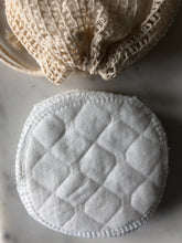 Load image into Gallery viewer, Reusable Bamboo Cleansing Pads &amp; Cotton Mesh Bag
